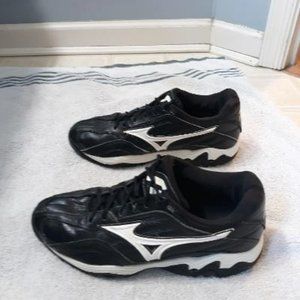 Men's Size 10.5 Mizuno Wave Trainer Low G2 Shoes (Black with White Trim)